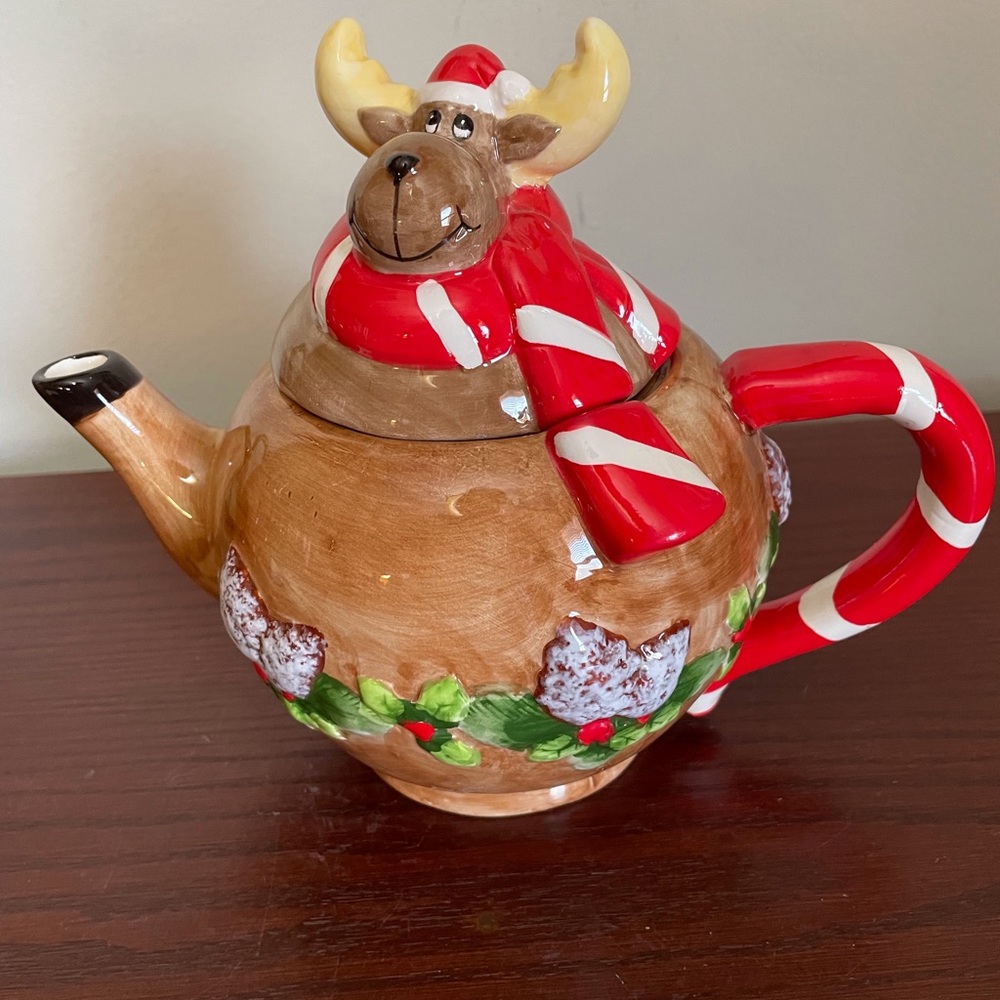 Tii Collections Ceramic Moose Teapot